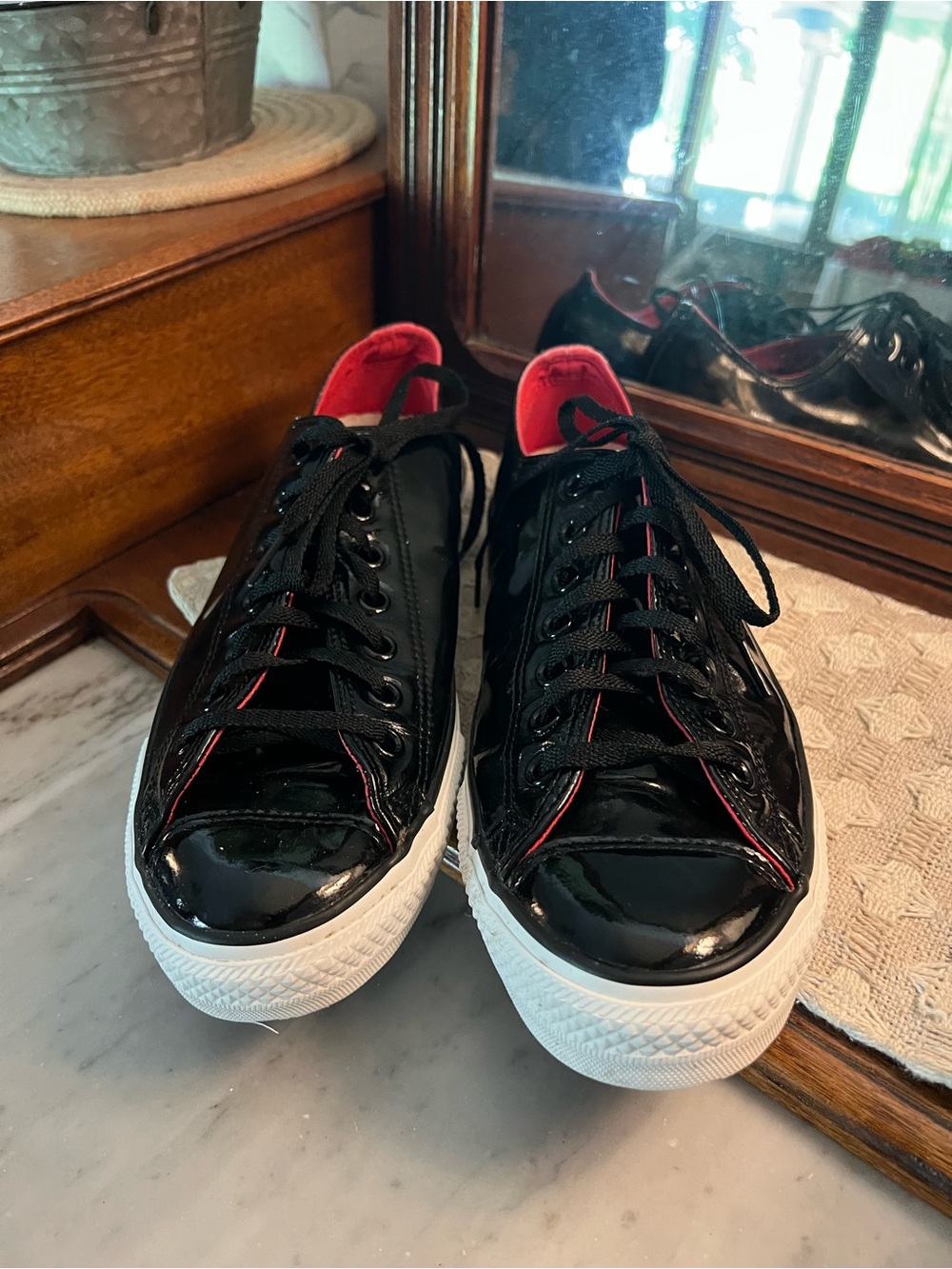 CONVERSE *RARE* Patent Leather Low Top Streetwear Sneakers Black Red Men's 8.5 - Picture 2 of 7